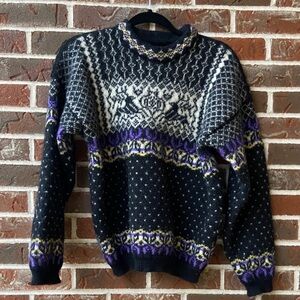 Dale of Norway Black and Purple Reindeer Pattern Fair isle Crewneck Sweater